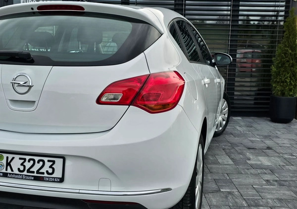 Opel Astra cena 35900 przebieg: 120000, rok produkcji 2015 z Brzozów małe 781